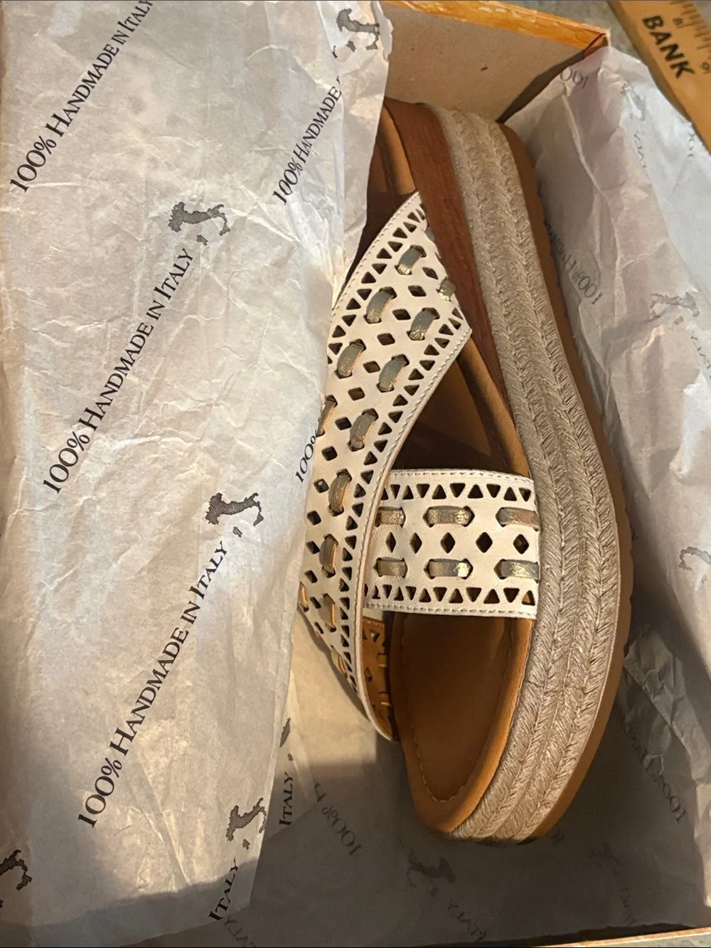 Bella Vita EXA-ITALY White/Champagne Leather Shoe Box Label - Size 8.5M